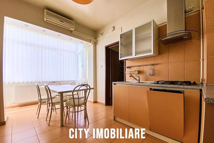 Apartament cu 3 camere decomandat, mobilat în Central