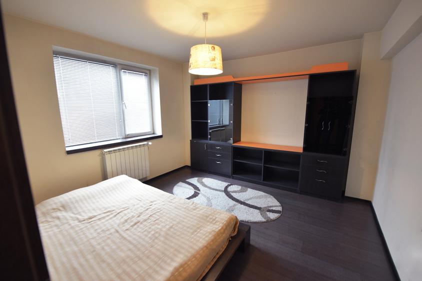 Apartament cu 4 camere semidecomandat în Baba-Dochia