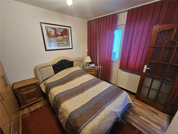 Apartament cu 3 camere semidecomandat în Micro I