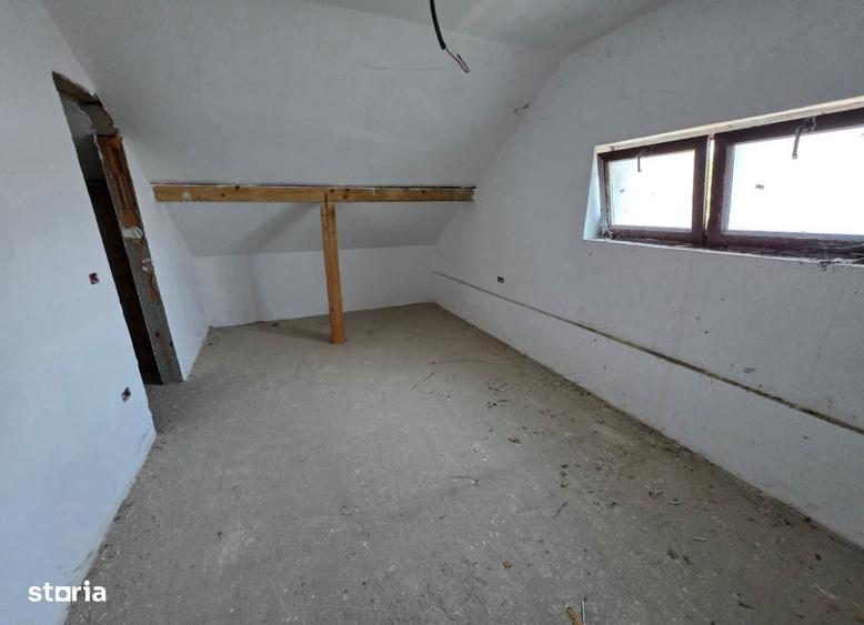 Casă cu 4 camere cu Teren 1836 Mp în Dudeștii Noi