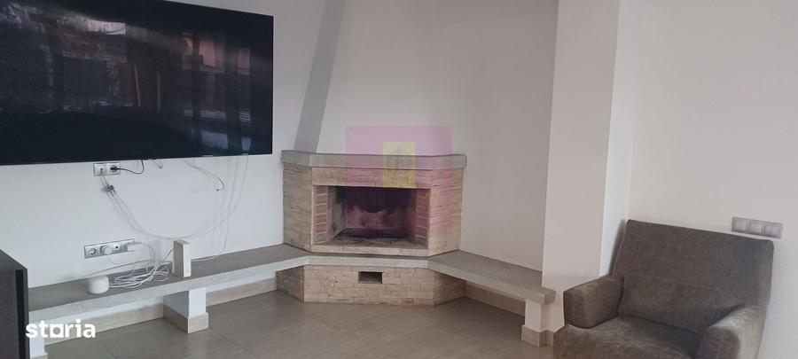 Casă cu 4 camere în Săbăreni