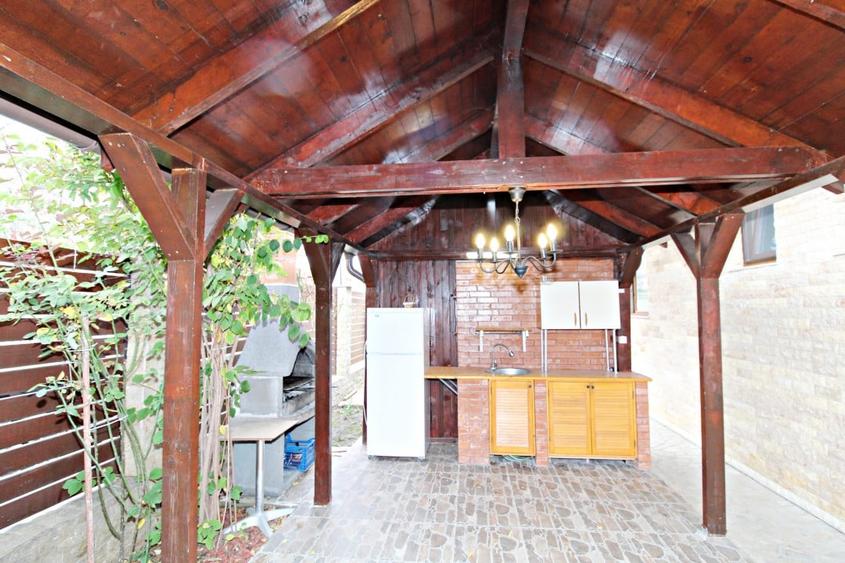 Casă individuală cu 7 camere cu Canalizare în Mamaia
