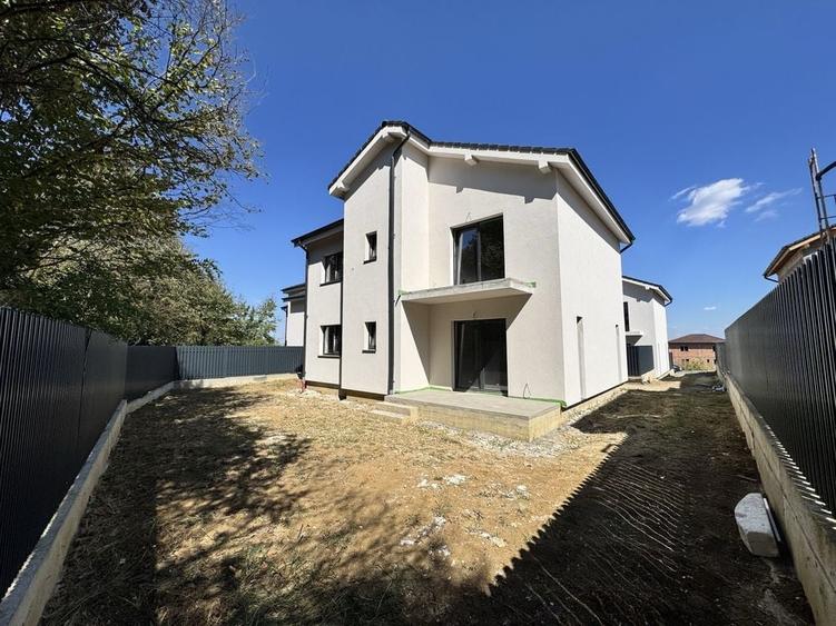 Casă cu 4 camere în Central