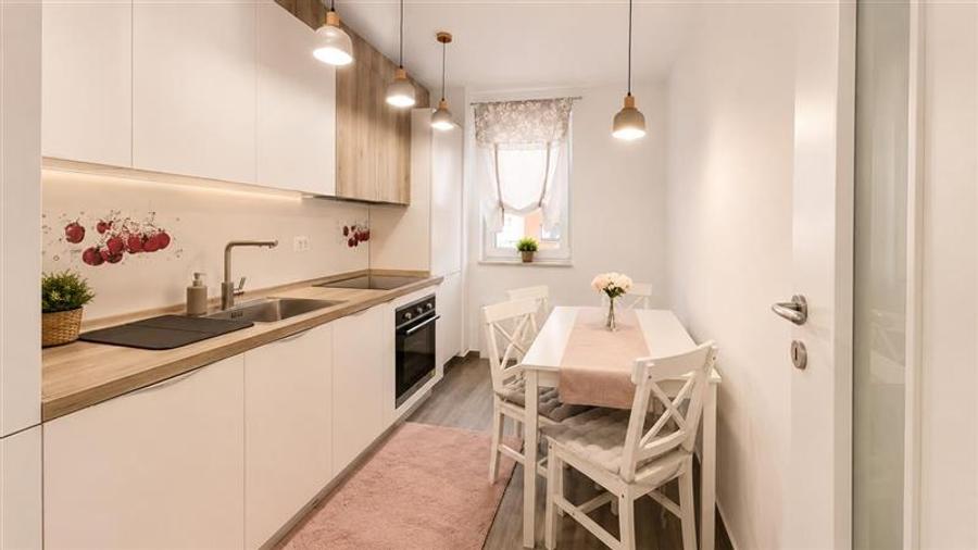 Apartament cu 2 camere decomandat în Tractorul