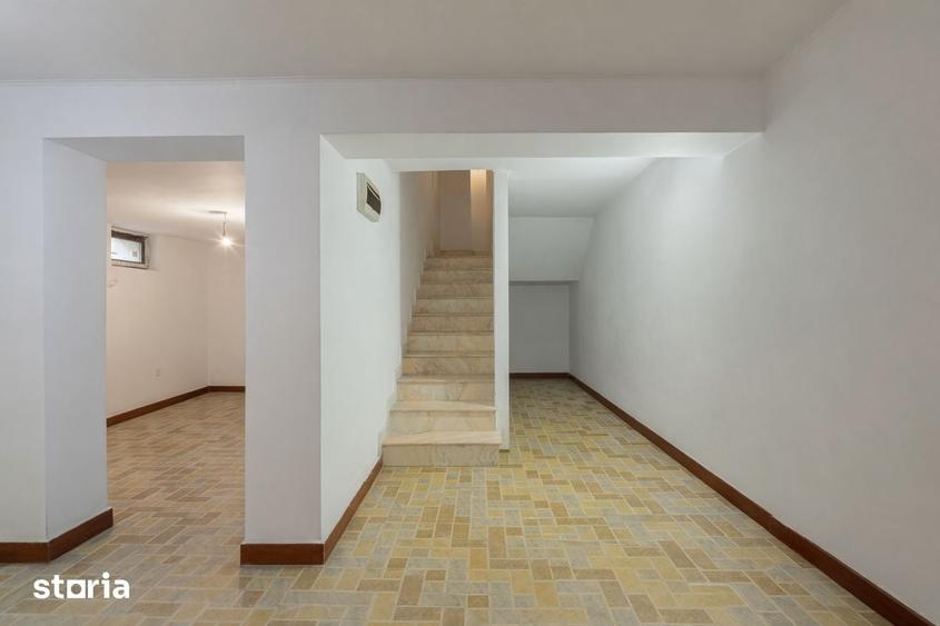 Vila spa?ioasa S+P+1+M | 306 mp utili | Trapezului | 9 camere | 4 Bai - 19