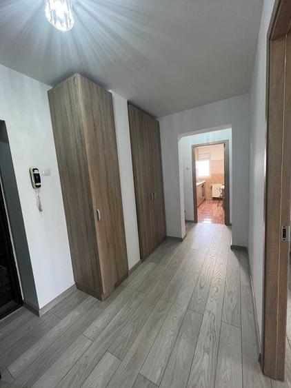 Apartament cu 3 camere decomandat în Colentina