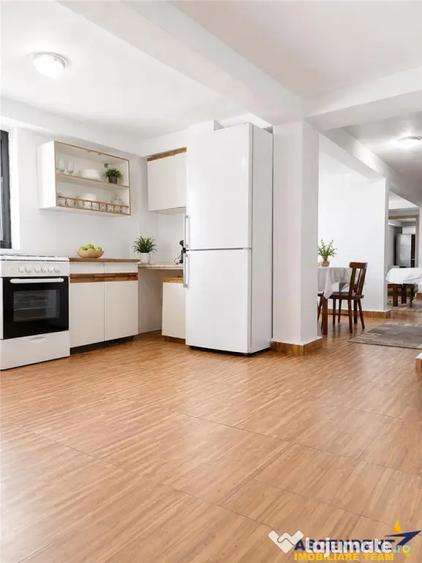 Casă cu 7 camere cu Teren 700 Mp în Central