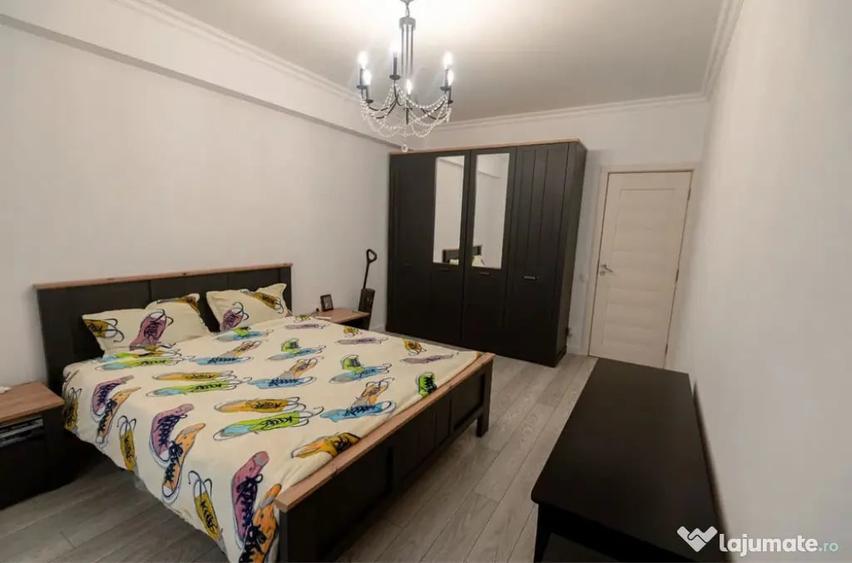 Apartament cu 3 camere decomandat în Rovine