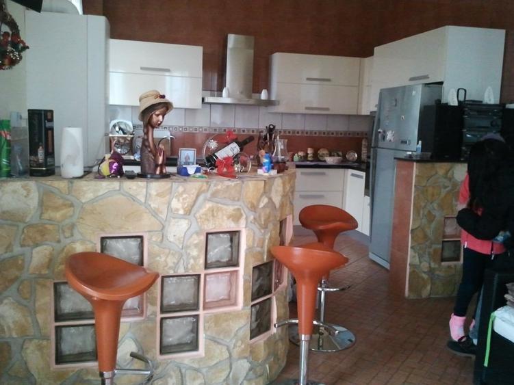 Casă cu 10 camere cu Teren 785 Mp în Central
