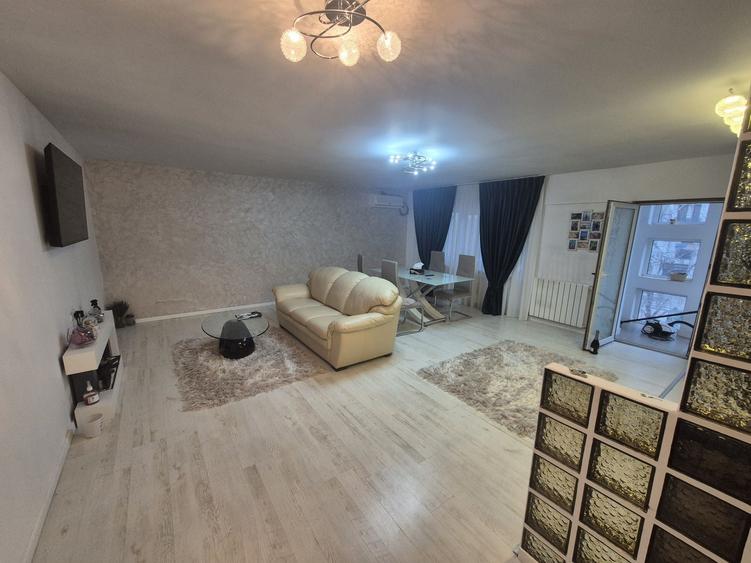 Apartament cu 3 camere decomandat în Micro 3