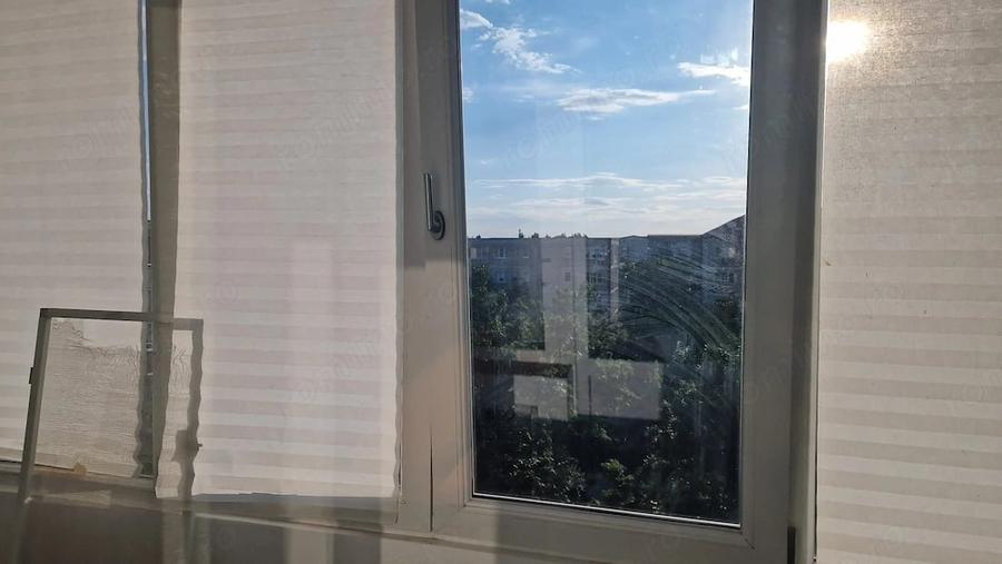Apartament cu 3 camere decomandat în Girocului