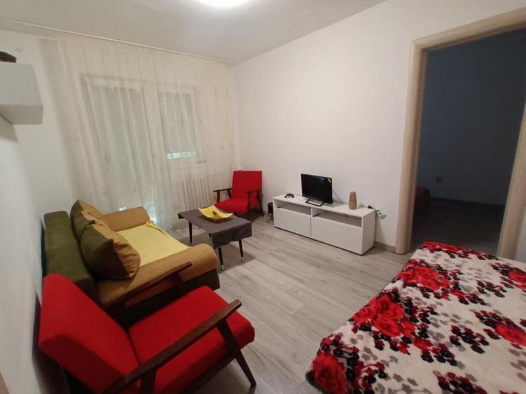 Apartament cu 2 camere decomandat în Exterior Vest