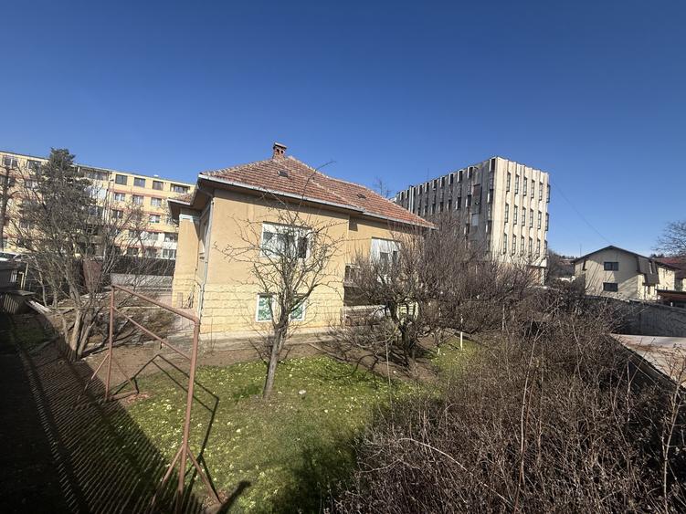 Casă individuală cu 6 camere cu Canalizare în Grigorescu