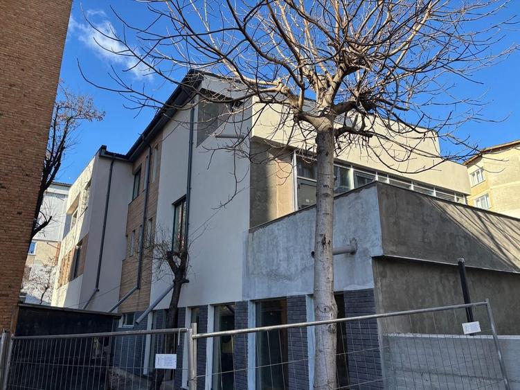 Spațiu comercial, de 900 mp, în Precista