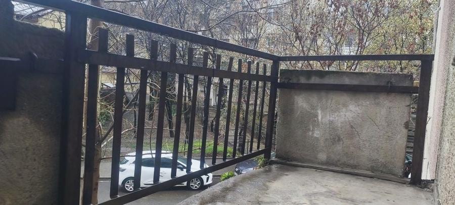 Garsonieră decomandată în Rahova