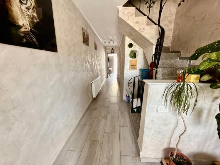 Casă individuală cu 4 camere cu Canalizare în Sud-Vest