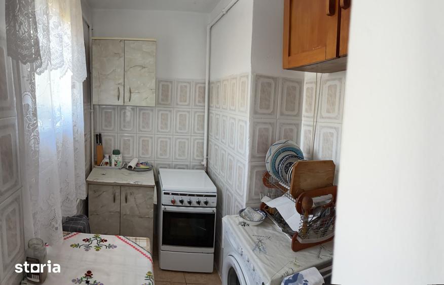 Apartament cu 3 camere semidecomandat în Trivale