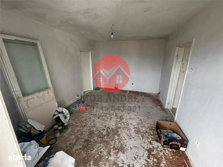 Apartament cu 3 camere decomandat în Neptun