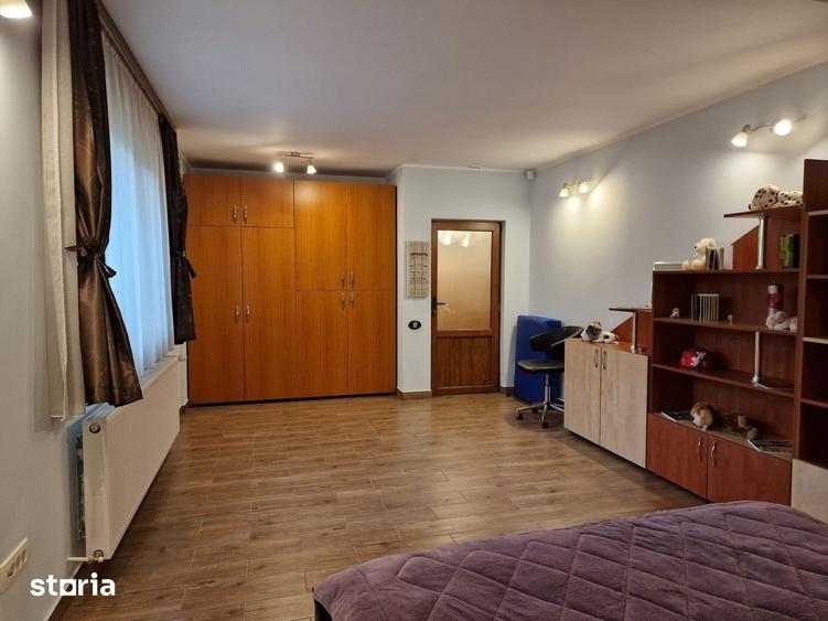 Casă cu Teren 906 Mp în Central