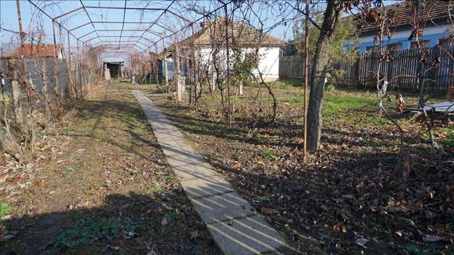 Casă individuală cu 4 camere cu Teren 2066 Mp în Ghindeni