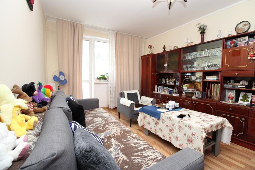 Apartament cu 3 camere decomandat în Drumul Taberei