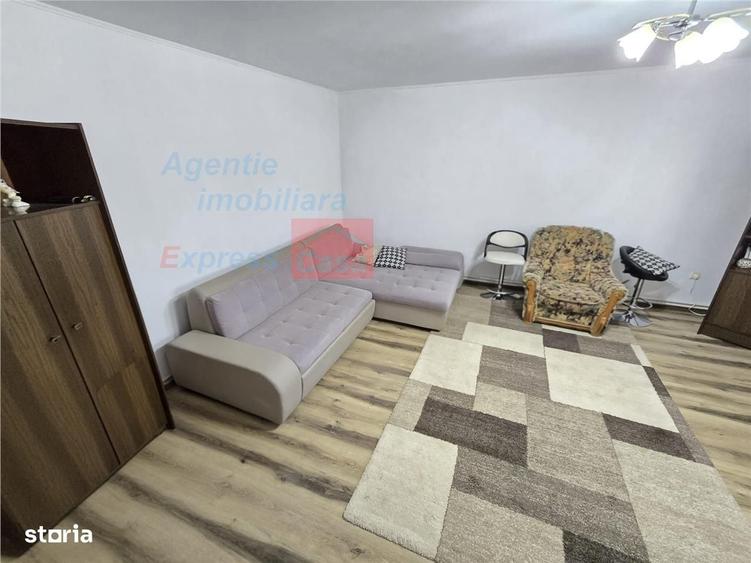 Casă cu 4 camere cu Teren 500 Mp în Dumești