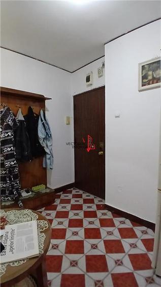 Apartament cu 3 camere semidecomandat în Vatra Luminoasă