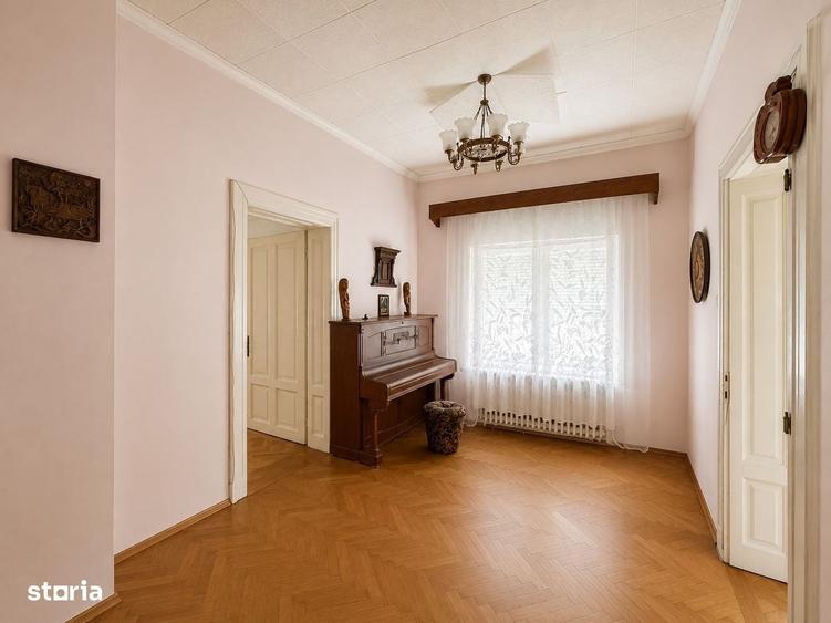 Casă cu 4 camere semidecomandat în Central