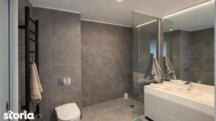 Apartament cu 3 camere, mobilat în Tei