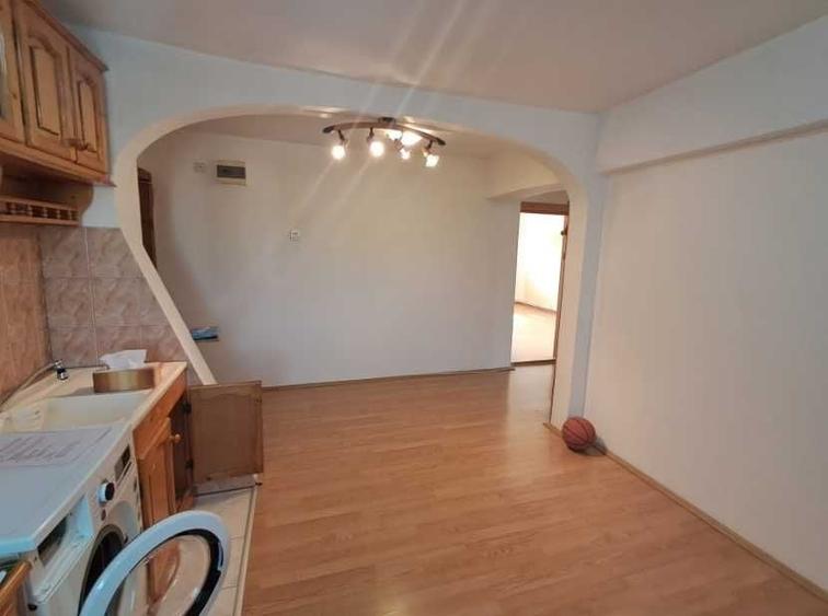 Apartament cu 2 camere decomandat în Est