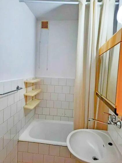 Garsonieră decomandată în Lunei