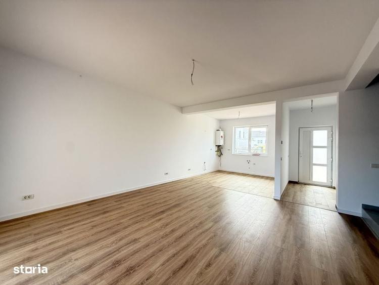 Casă cu 4 camere în Săcălaz