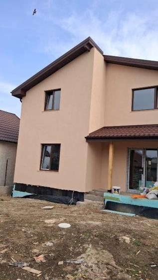 Casă individuală cu 5 camere cu Canalizare în Valu lui Traian