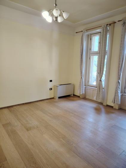 Apartament cu 3 camere decomandat în P-ța Maria