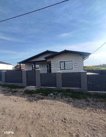 Casă cu 3 camere în Ciurbești