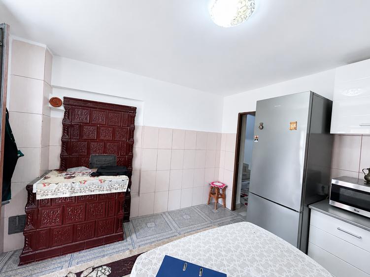 Casă individuală cu 5 camere cu Teren 2002 Mp în Central