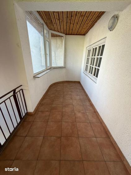 Casă cu 6 camere cu Teren 60 Mp în Vitan