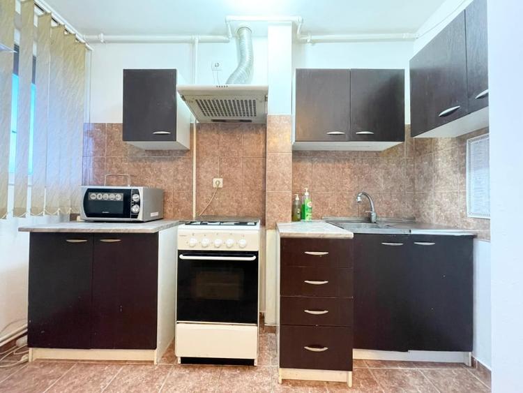 Apartament cu 2 camere semidecomandat, mobilat în Girocului