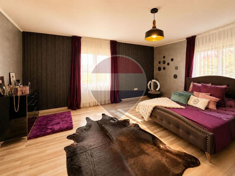 Casă individuală cu 5 camere cu Teren 375 Mp în Calea Romanului
