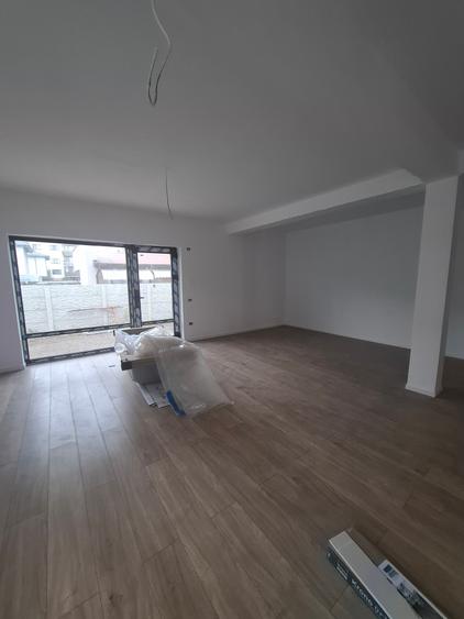 Duplex cu 4 camere cu Canalizare în Prelungirea Ghencea