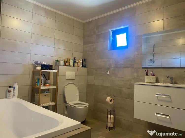Casă cu 4 camere cu Teren 1200 Mp în Țintea