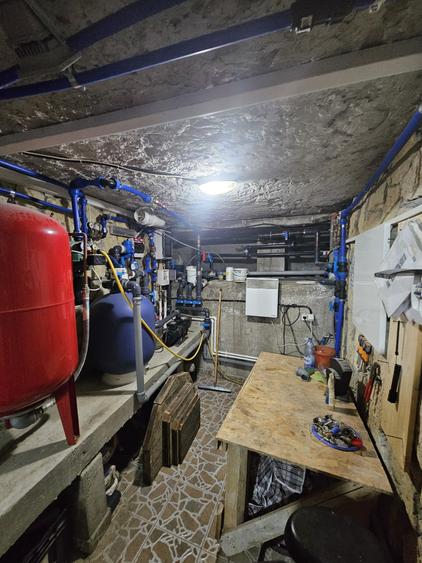 Casă cu 5 camere cu Teren 696 Mp în Aroneanu