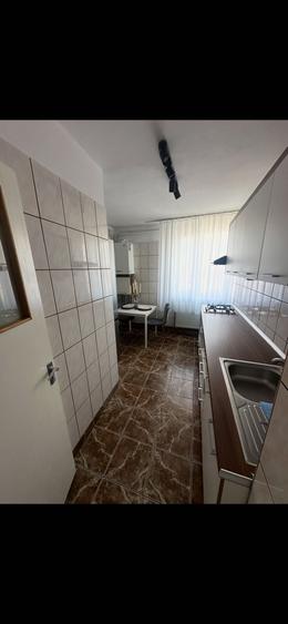 Apartament cu 4 camere decomandat în Banat
