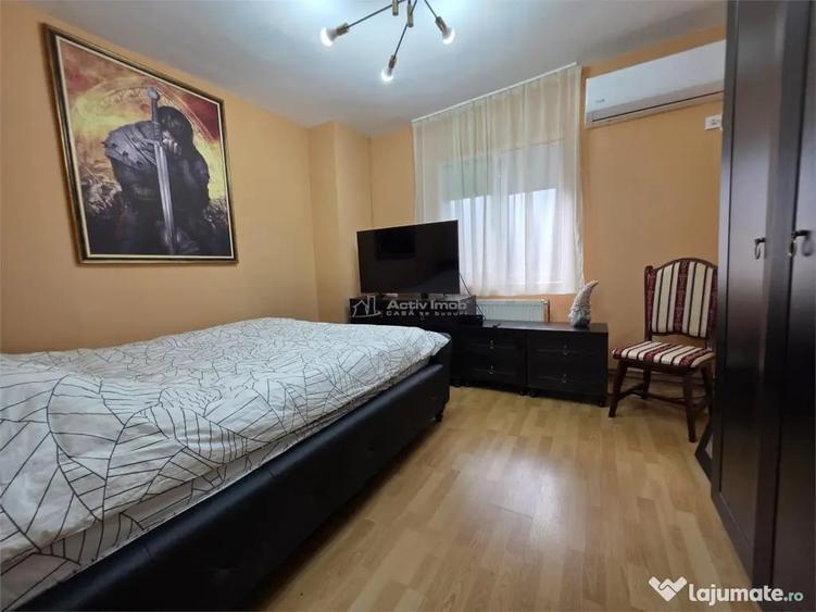 Casă cu 5 camere cu Teren 438 Mp în 23 August