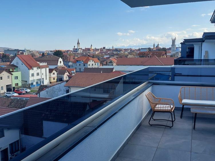 Apartament cu 4 camere decomandat în Central