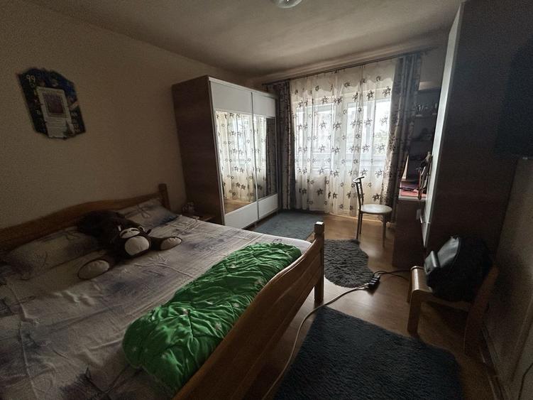 Apartament cu 3 camere decomandat, mobilat în Central