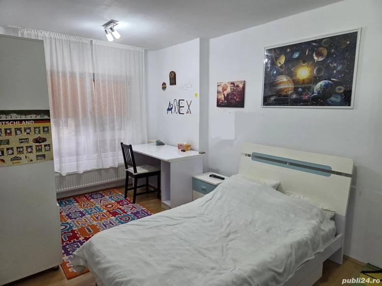Apartament cu 3 camere decomandat în Craiovița Nouă