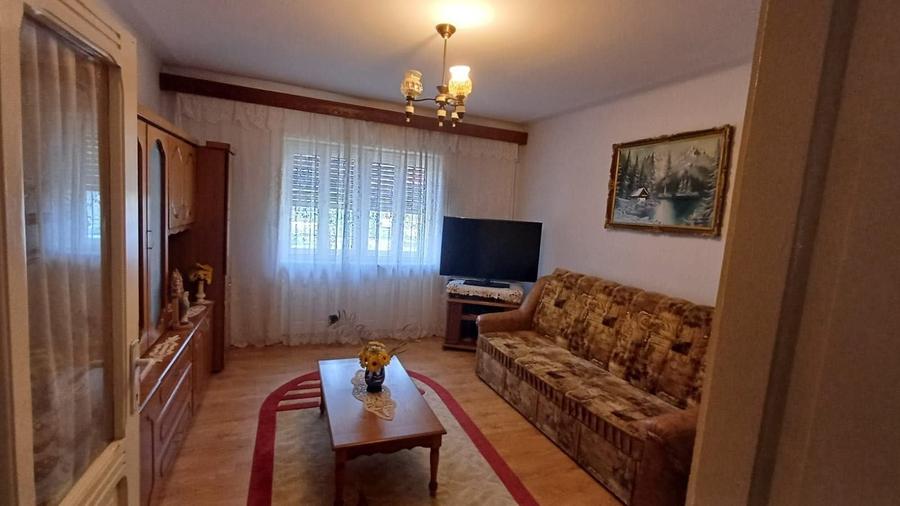 Casă cu 4 camere în Vinerea