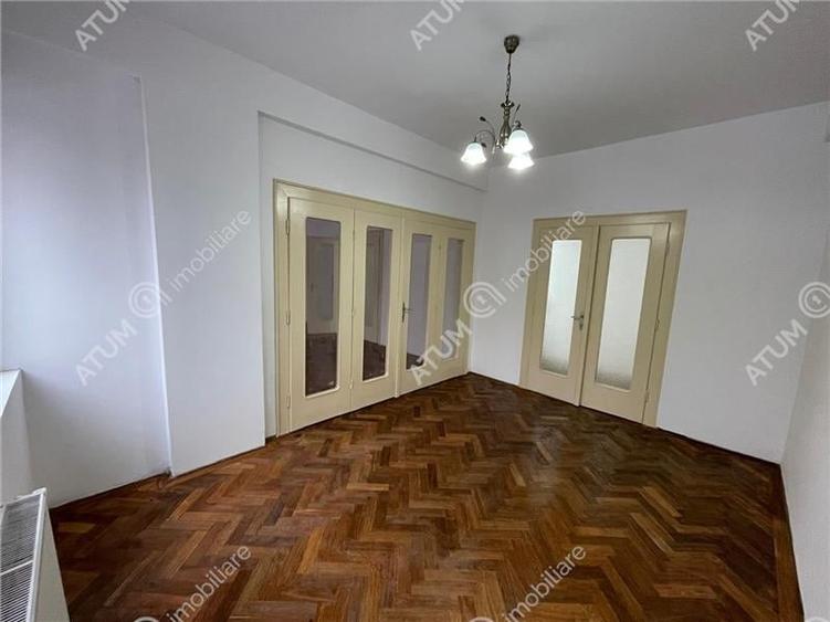 Apartament cu 4 camere decomandat în Central
