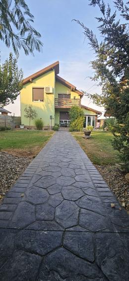 Casă cu 4 camere în Sânmihaiu Român